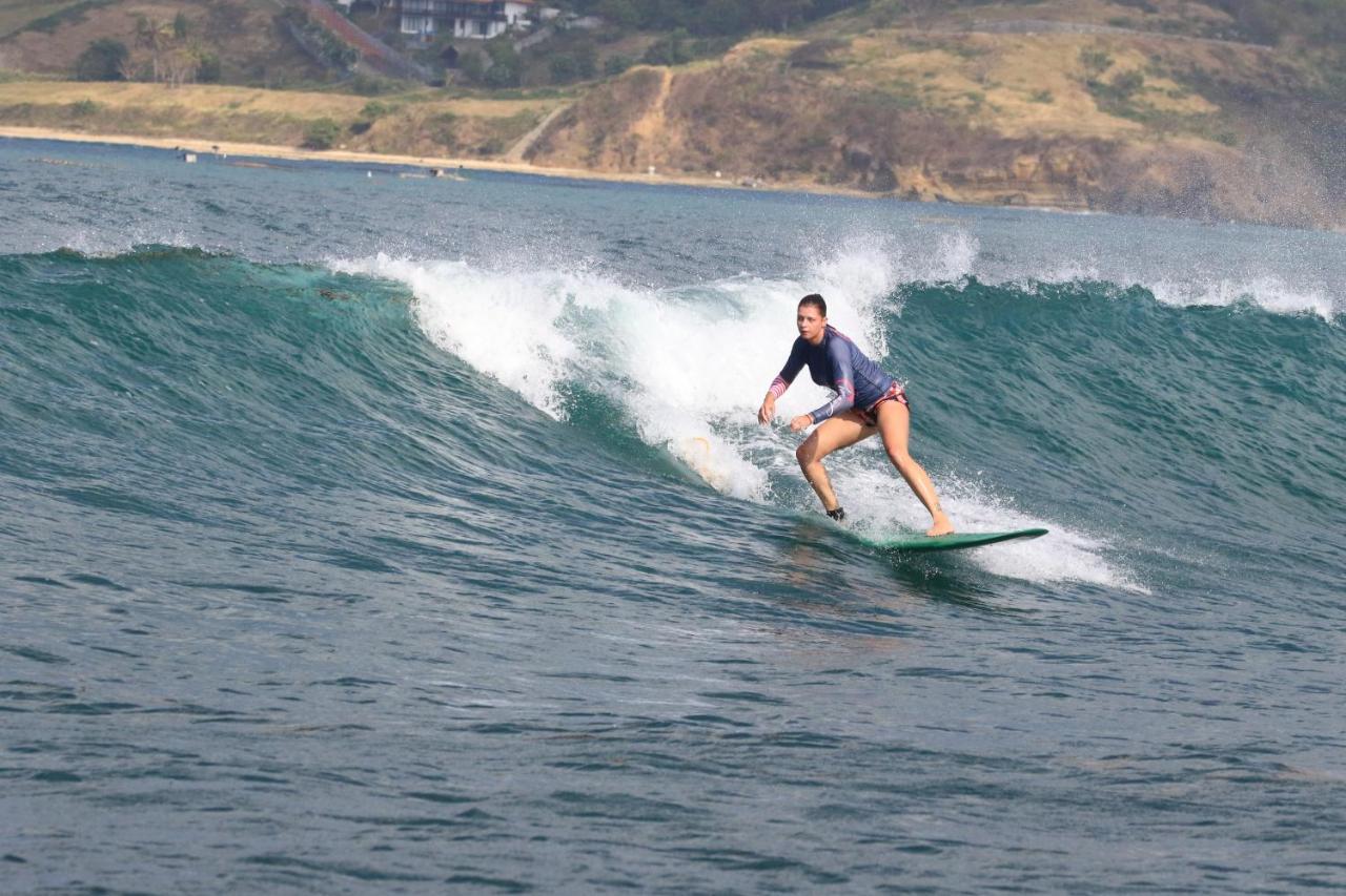 Tropical Sunday Bungalow - Surf And Stay Selong Belanak Exterior foto
