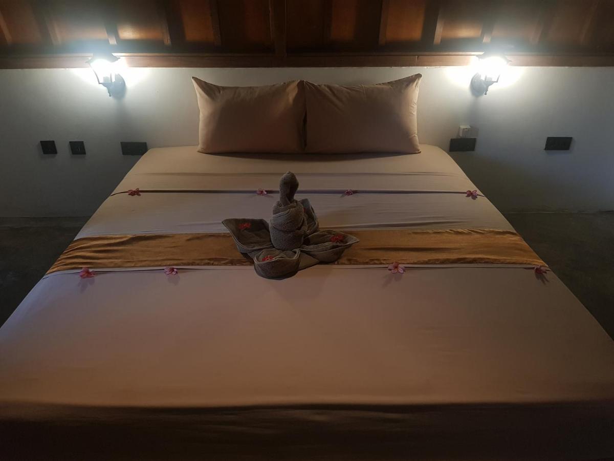Tropical Sunday Bungalow - Surf And Stay Selong Belanak Exterior foto