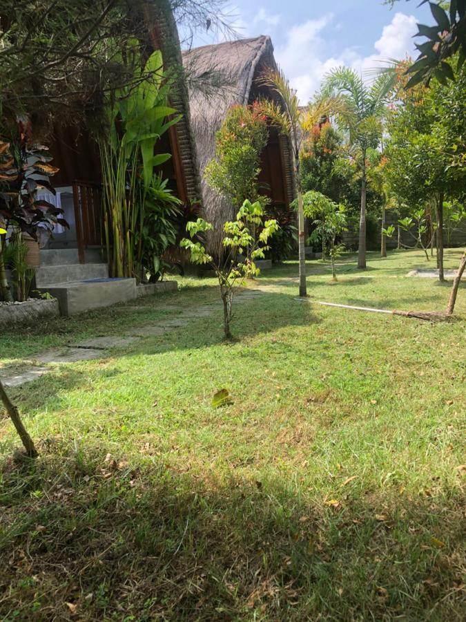 Tropical Sunday Bungalow - Surf And Stay Selong Belanak Exterior foto