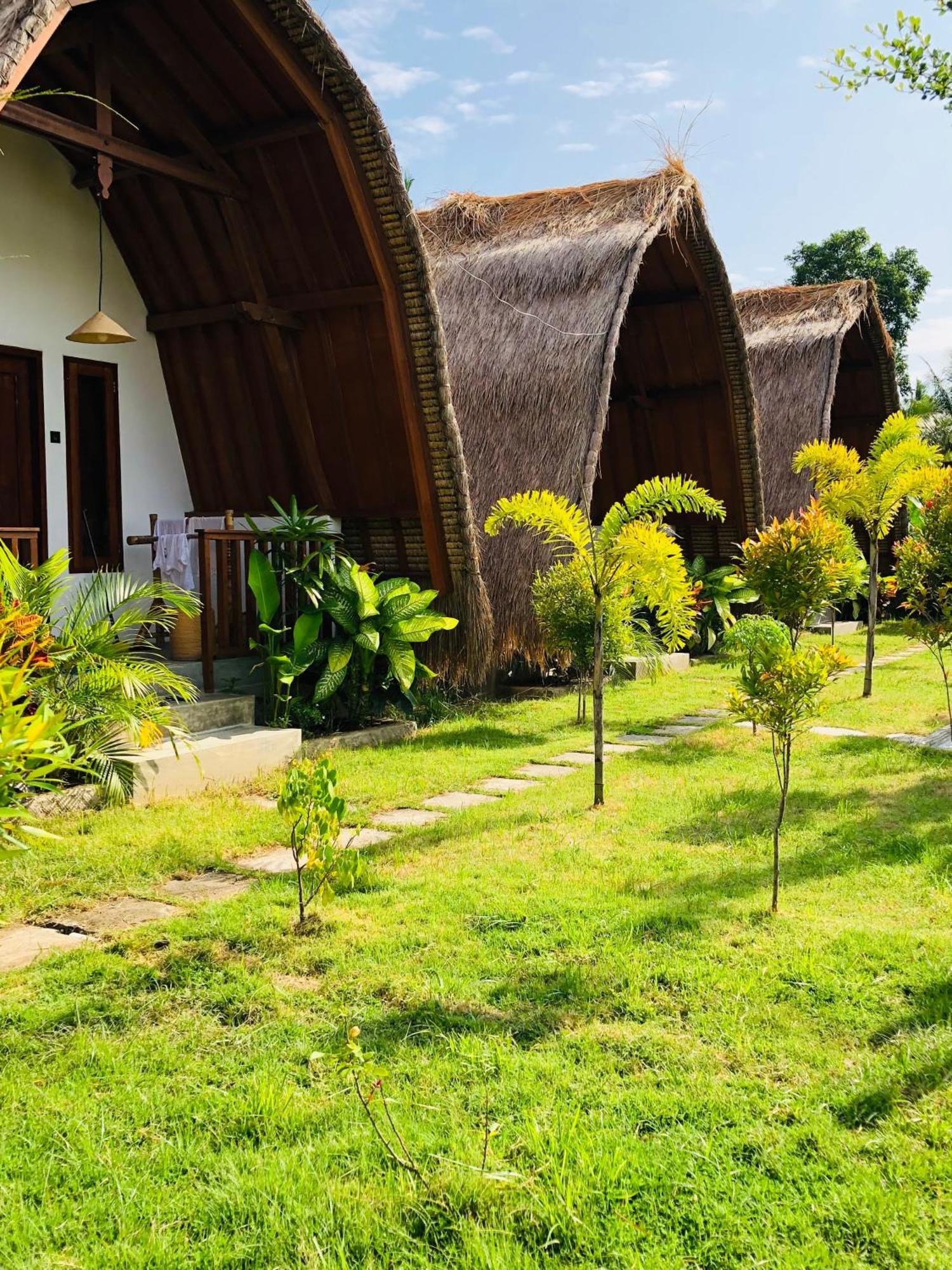 Tropical Sunday Bungalow - Surf And Stay Selong Belanak Quarto foto